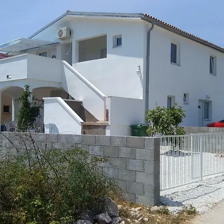 Apartment Nena *