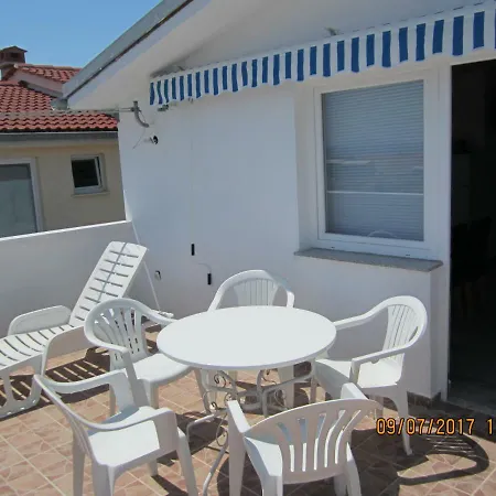 Nena Apartment Vir